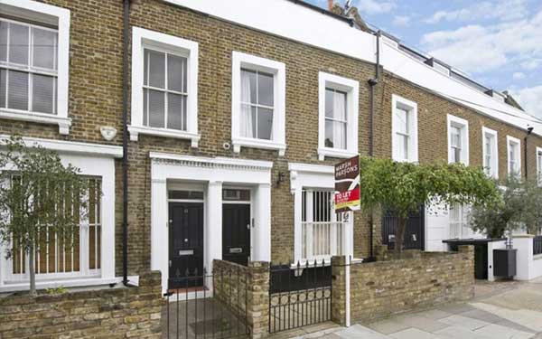A similar house in Fulham for £4312 per month (note this isn't the house from this article)