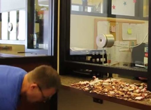 Guy pays $212 in speeding fine with pennies, 22,000 pennies – Idiot or genius?