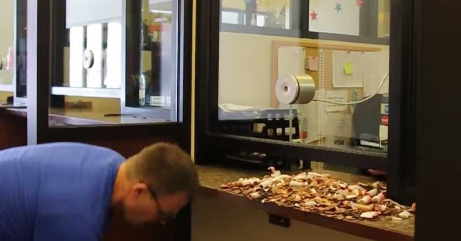 Guy pays $212 in speeding fine with pennies, 22,000 pennies – Idiot or genius?